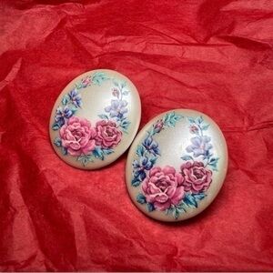 1992 Avon in Full Bloom Pierced Earrings Surgical Steel Posts Oval Floral Faux P